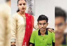 Bihar student Gunjan Kumar with his mother after overcoming a collapsed lung and severe vision impairment to crack JEE Advanced 2026 and secure admission to IIT Delhi Abu Dhabi Campus.