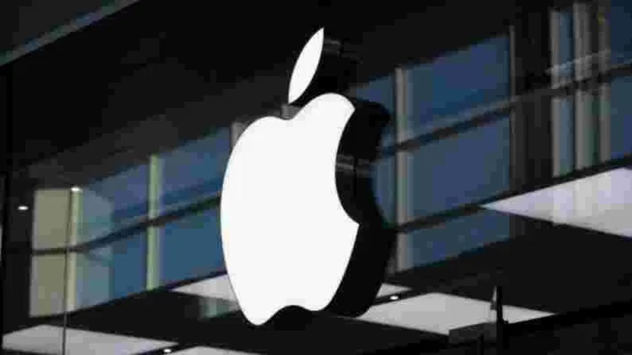 Apple Set to Launch First Touchscreen MacBook on 28 Oct Event