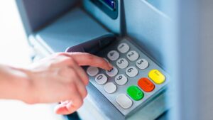 5 Common ATM Mistakes People Make When Withdrawing Cash