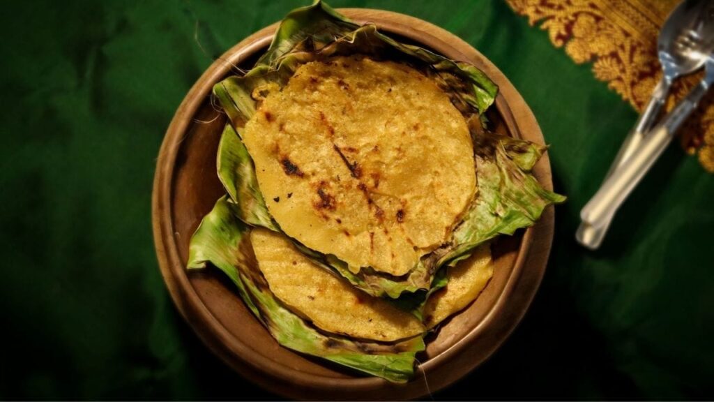 महाराष्ट्र की बात करें तो दशहरा के दिन यहां पर पारंपरिक और बेहद प्रसिद्ध व्यंजन पूरन पोली बनाई जाती है. चने की दाल, गुड़