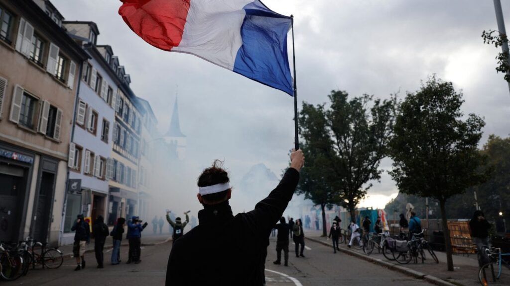 France Protests Heat Up: 400,000 Demonstrate, 1,000 Arrested Amid Macron Pressure