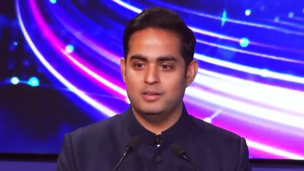 Akash Ambani Announces Jio Broadband to Reach 10 Crore Homes Before IPO