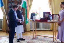 PM's gifts: Muga silk stole for Italy PM, Ladakhi stole for Sweden PM, Kesar mangoes for UAE President