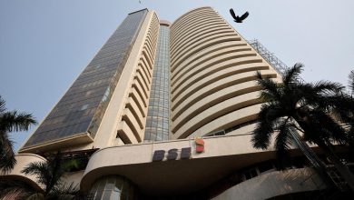 Markets slump for 3rd day on surging oil prices, massive selling in IT stocks; Sensex drops 1k points