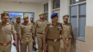 Varanasi Police Team Attacked by Smugglers; Constable Shot 3 Times, Critical